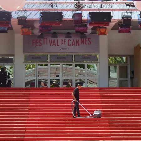 à Quelques Pas De La Mer, De La Croisette Et Du Palais Des Festivals Cannes